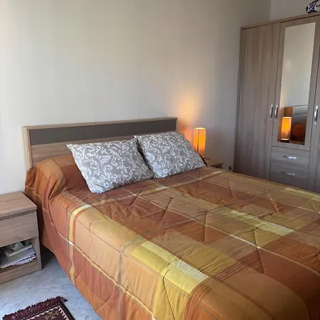 Appartamento Beautiful With Free Private Parking