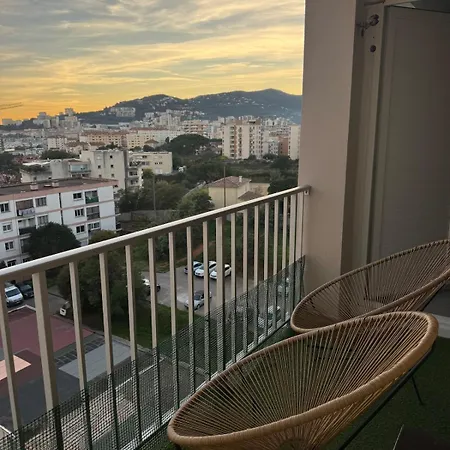 Beautiful With Free Private Parking *